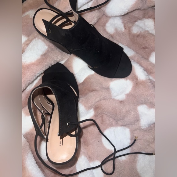 Black Sandal Sz 8 - Picture 3 of 6